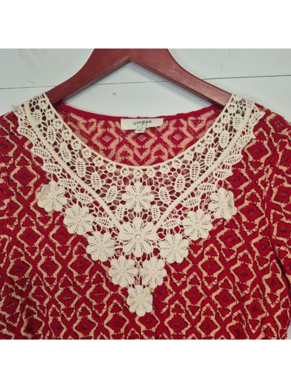 Umgee Womens M Red Geometric Lace Neck Blouse Night out/ Beach vibe/Swim coverup - Picture 2 of 5